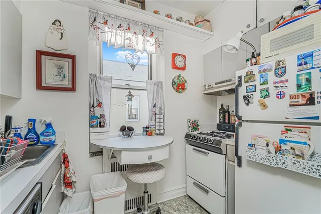 $378,800 | 760 67th Street, Unit 6J | Dyker Heights