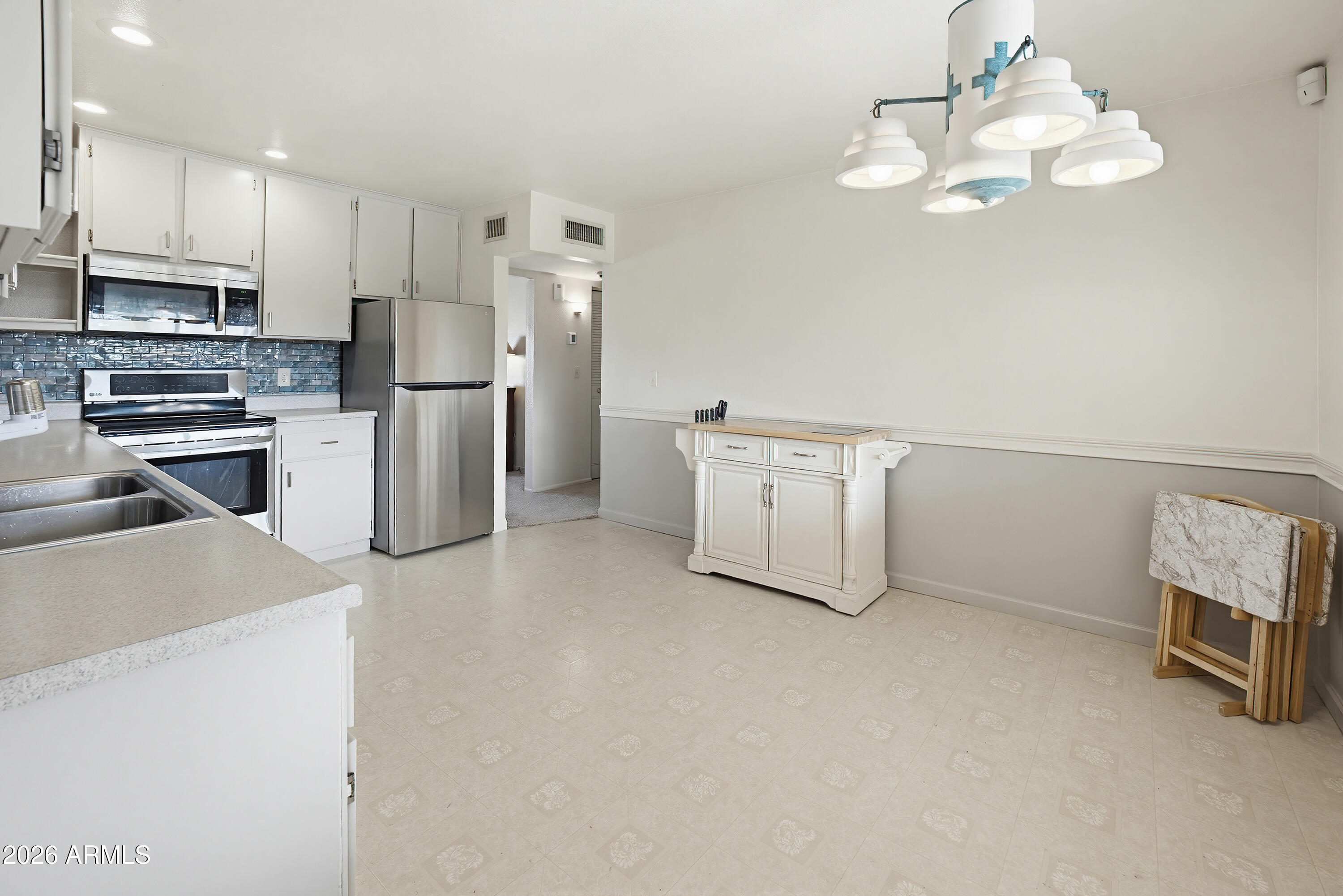 3221 West Greenway Road Phoenix, AZ 85053 - Photo 15 of 45 3321 W Greenway Rd-10