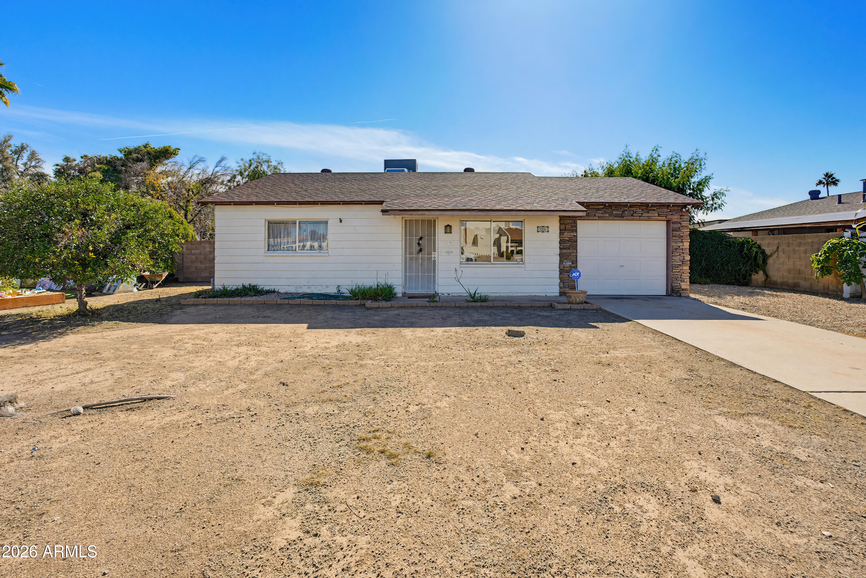 3221 West Greenway Road Phoenix, AZ 85053 - Photo 8 of 45 3321 W Greenway Rd-36