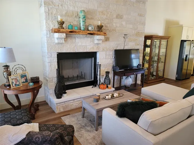 $2,100 | 1248 Lakeshore Drive, Unit B, Spicewood, TX 78669