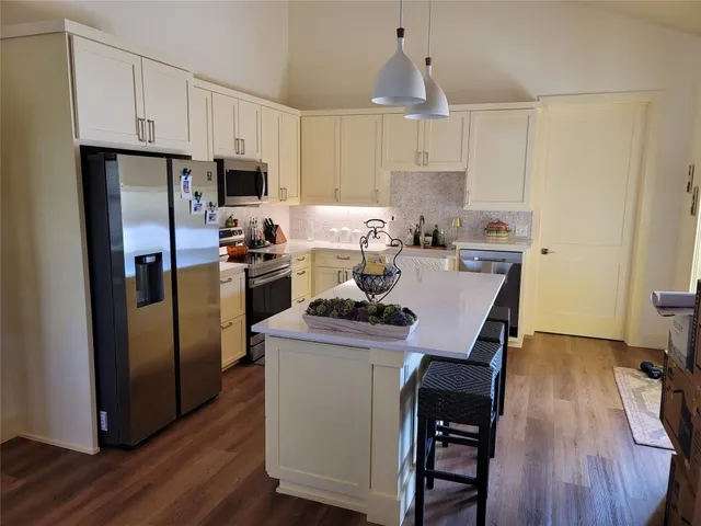 $2,100 | 1248 Lakeshore Drive, Unit B, Spicewood, TX 78669