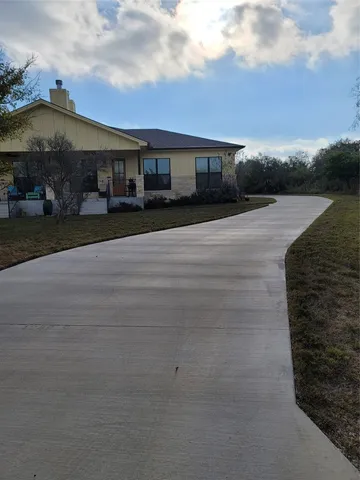 $2,100 | 1248 Lakeshore Drive, Unit B, Spicewood, TX 78669