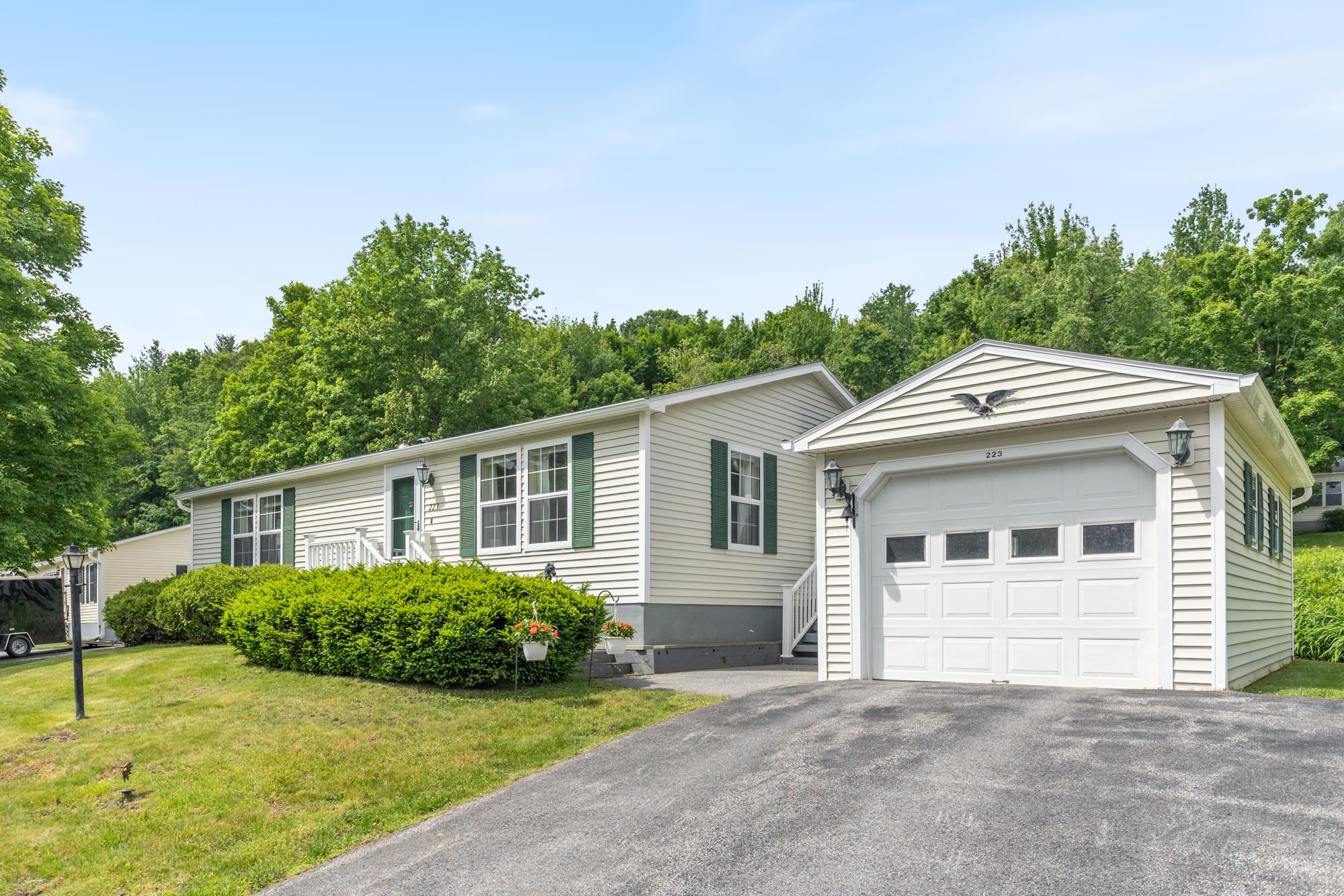 223 Stonehill Road Williston, VT 05495 - Photo 13 of 40 Gallery Image 13