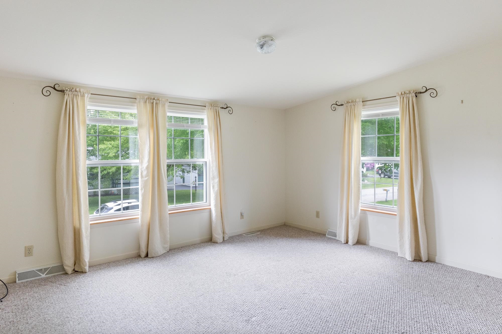 223 Stonehill Road Williston, VT 05495 - Photo 18 of 40 Gallery Image 18