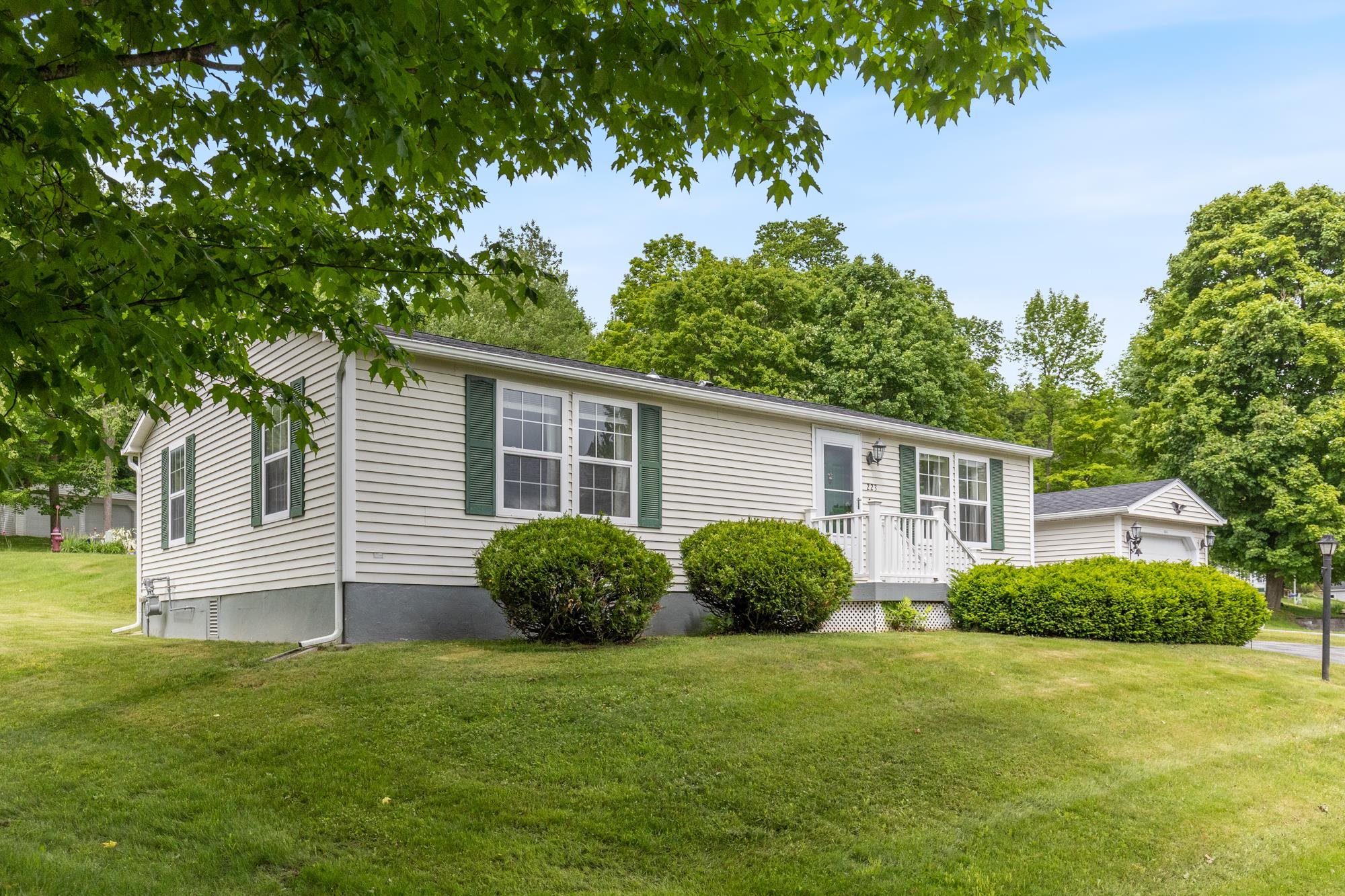 223 Stonehill Road Williston, VT 05495 - Photo 2 of 40 Gallery Image 2