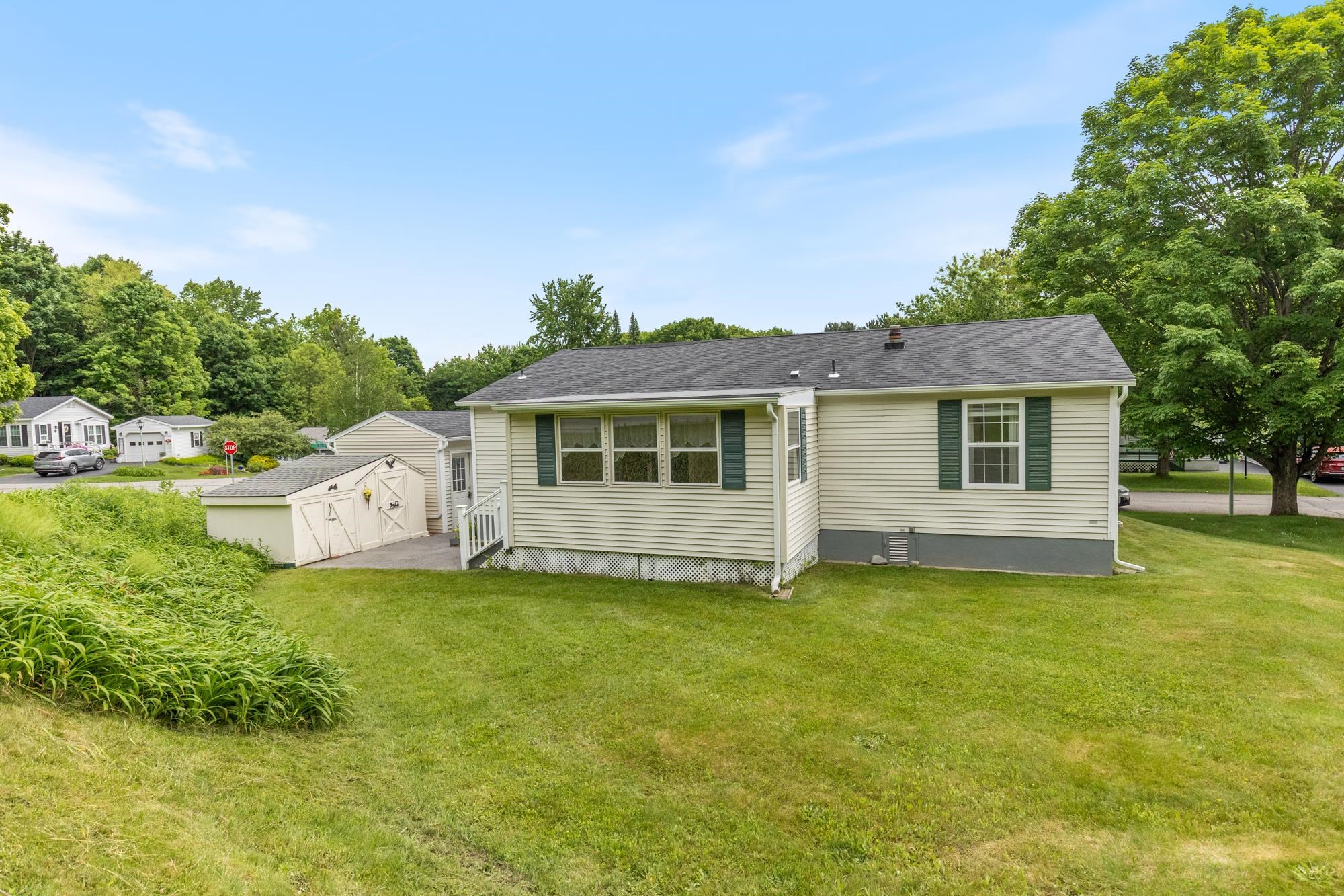 223 Stonehill Road Williston, VT 05495 - Photo 33 of 40 Gallery Image 33