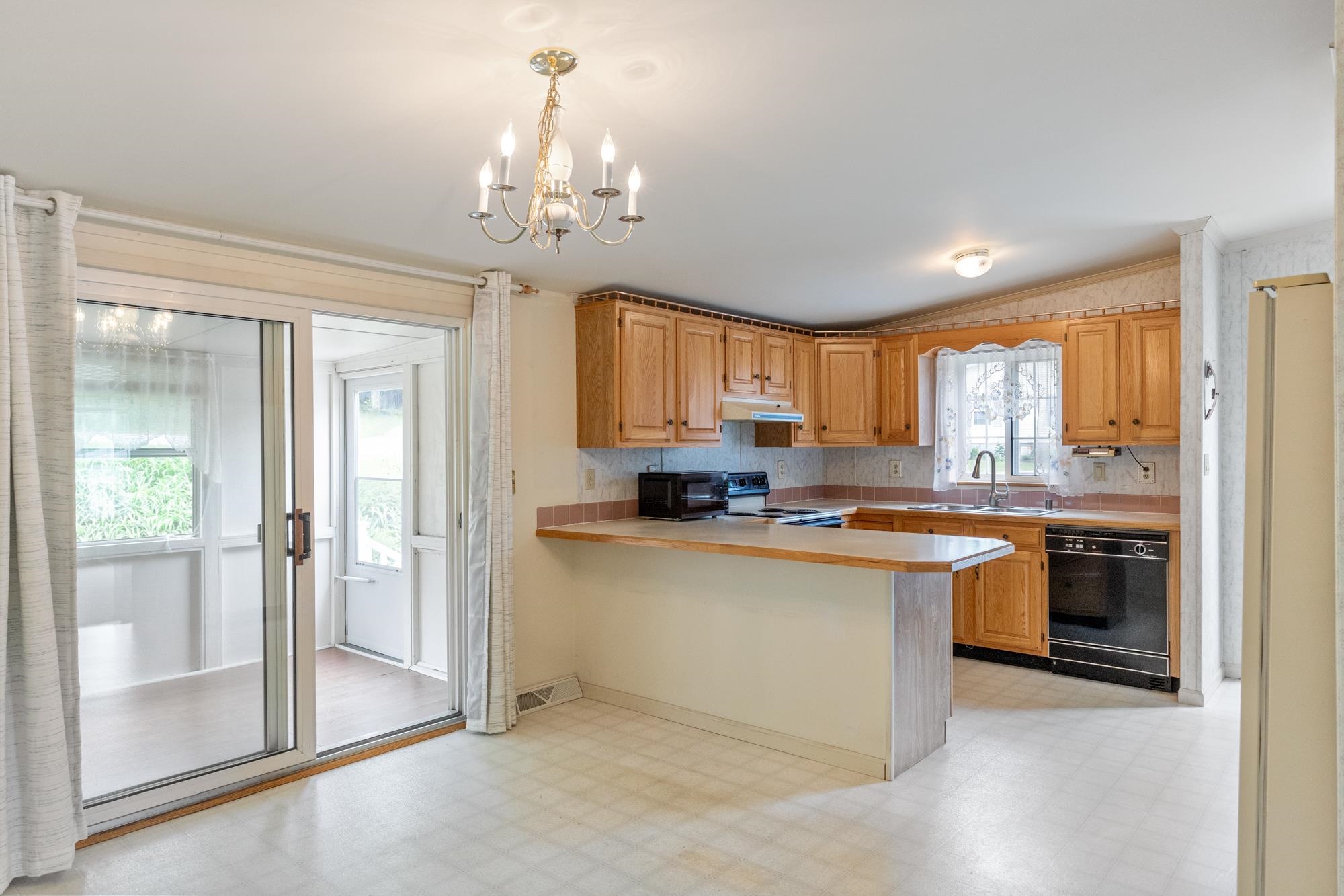 223 Stonehill Road Williston, VT 05495 - Photo 4 of 40 Gallery Image 4