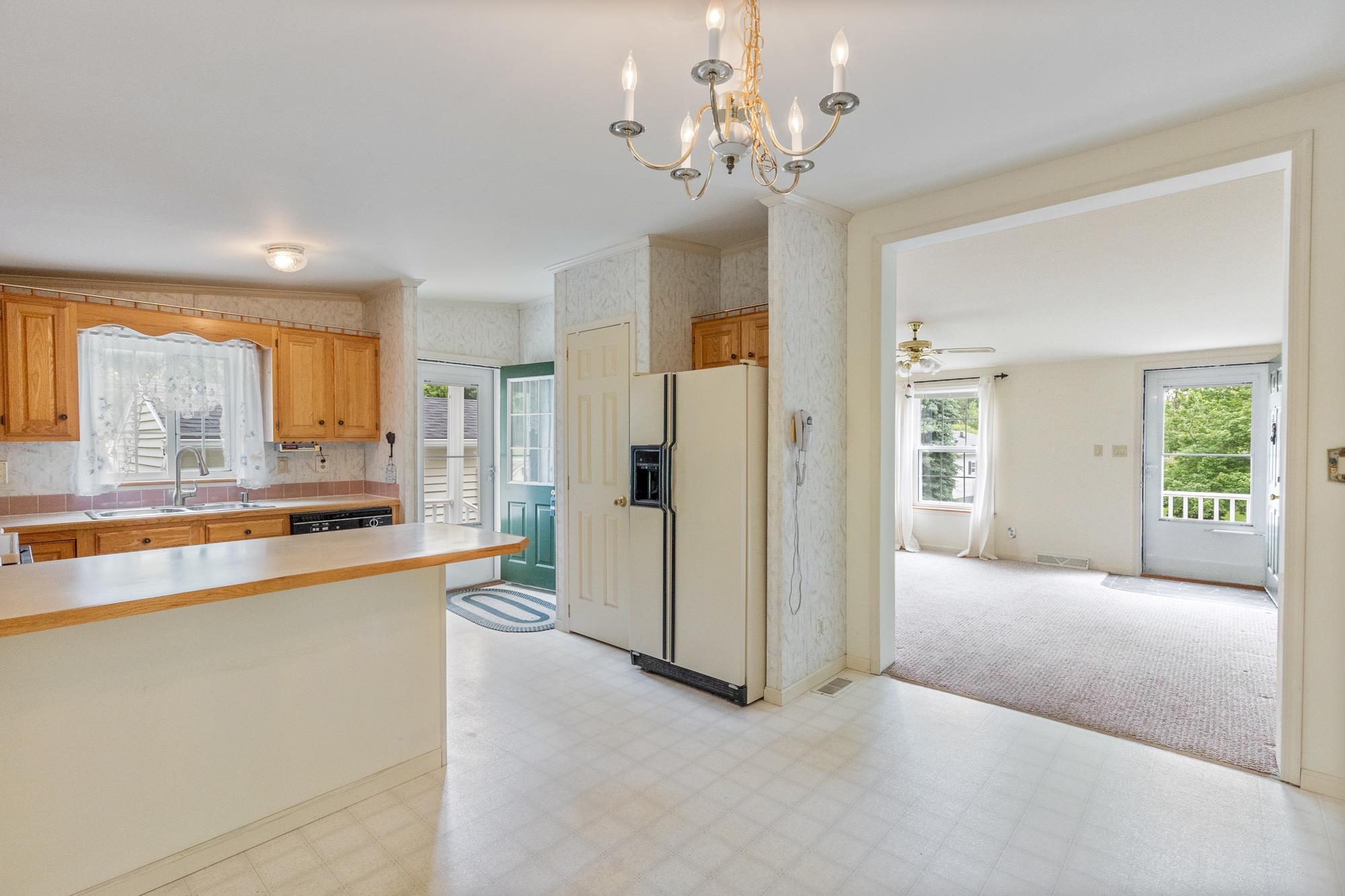 223 Stonehill Road Williston, VT 05495 - Photo 6 of 40 Gallery Image 6