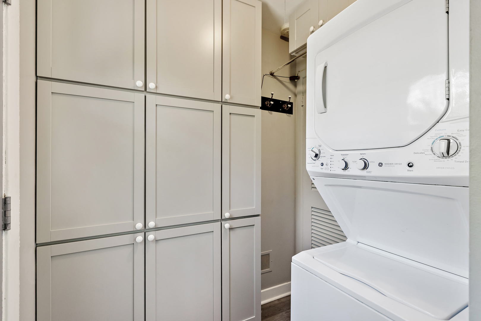 844 Meadow Road Northbrook, IL 60062 - Photo 14 of 24 Gallery Image 14
