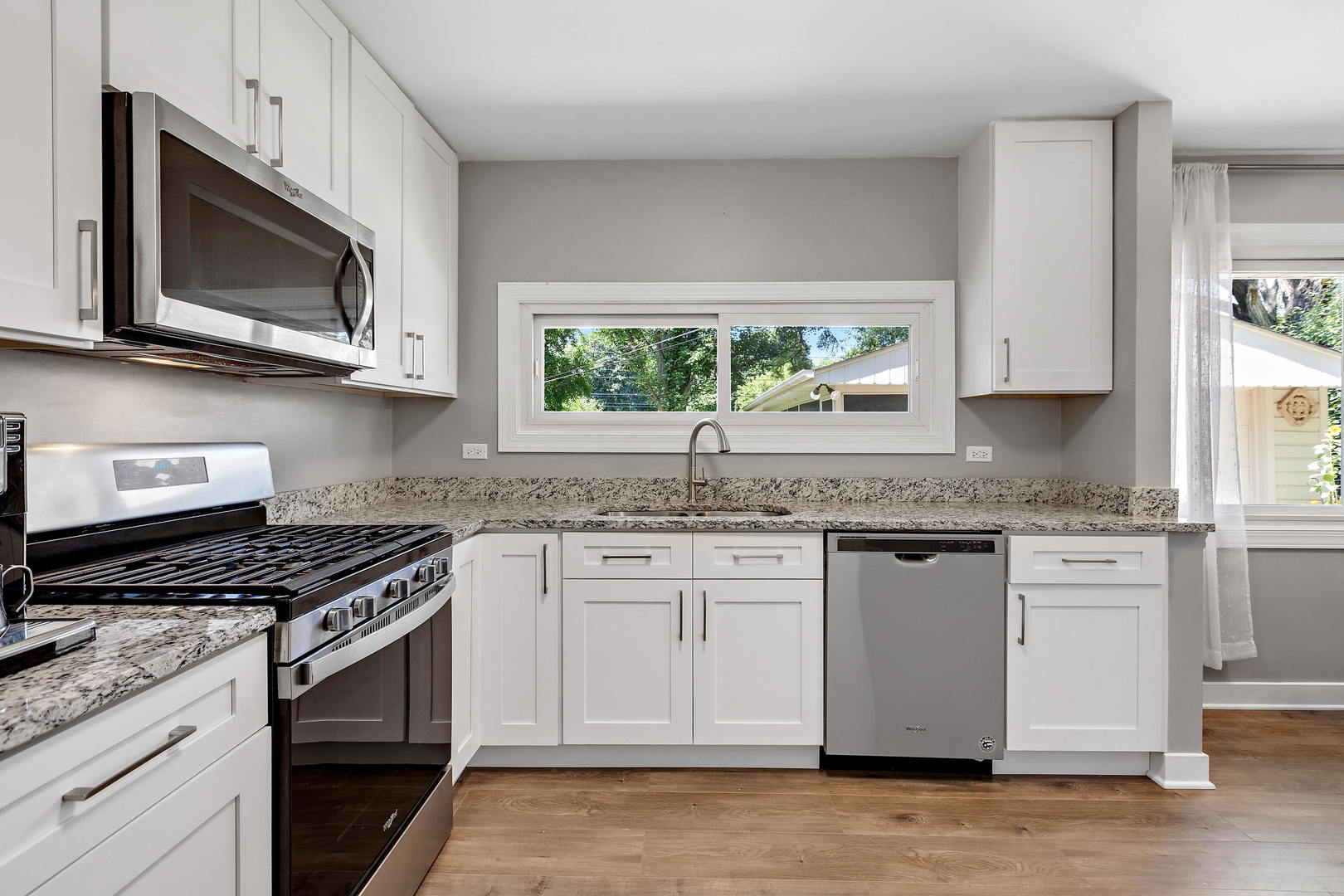 844 Meadow Road Northbrook, IL 60062 - Photo 2 of 24 Gallery Image 2