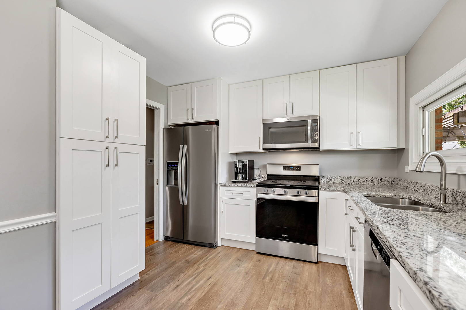 844 Meadow Road Northbrook, IL 60062 - Photo 3 of 24 Gallery Image 3