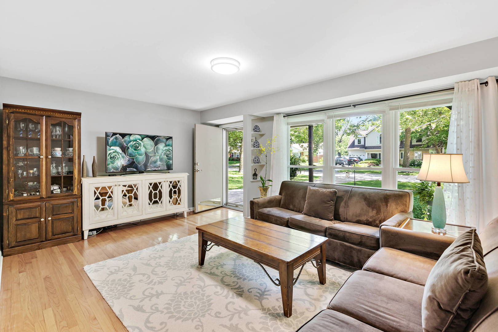 844 Meadow Road Northbrook, IL 60062 - Photo 8 of 24 Gallery Image 8