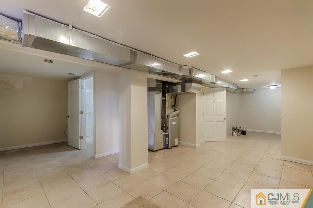 31 Longfield Road New Brunswick, NJ 08901 - Photo 7 of 15