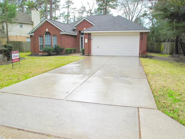a front view of house with yard and garage