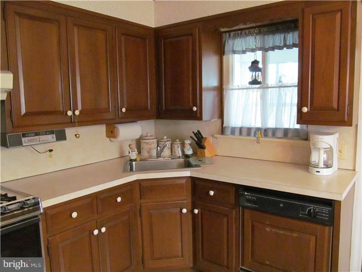 2426 Secane Road Secane, PA 19018 - Photo 9 of 21 Kitchen