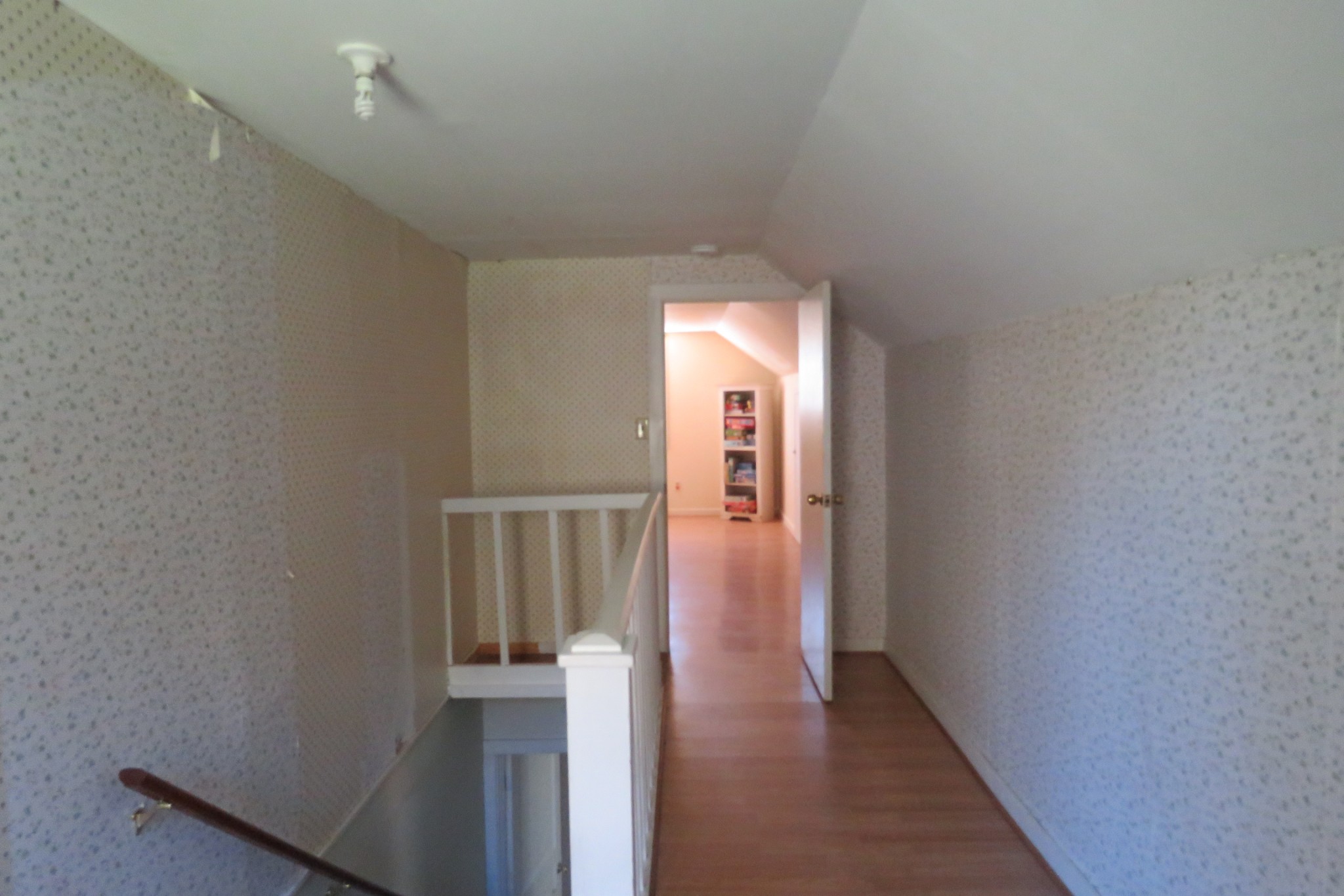 169 Dyer Ridge Road Baxter, TN 38544 - Photo 11 of 25 a view of hallway with wooden floor
