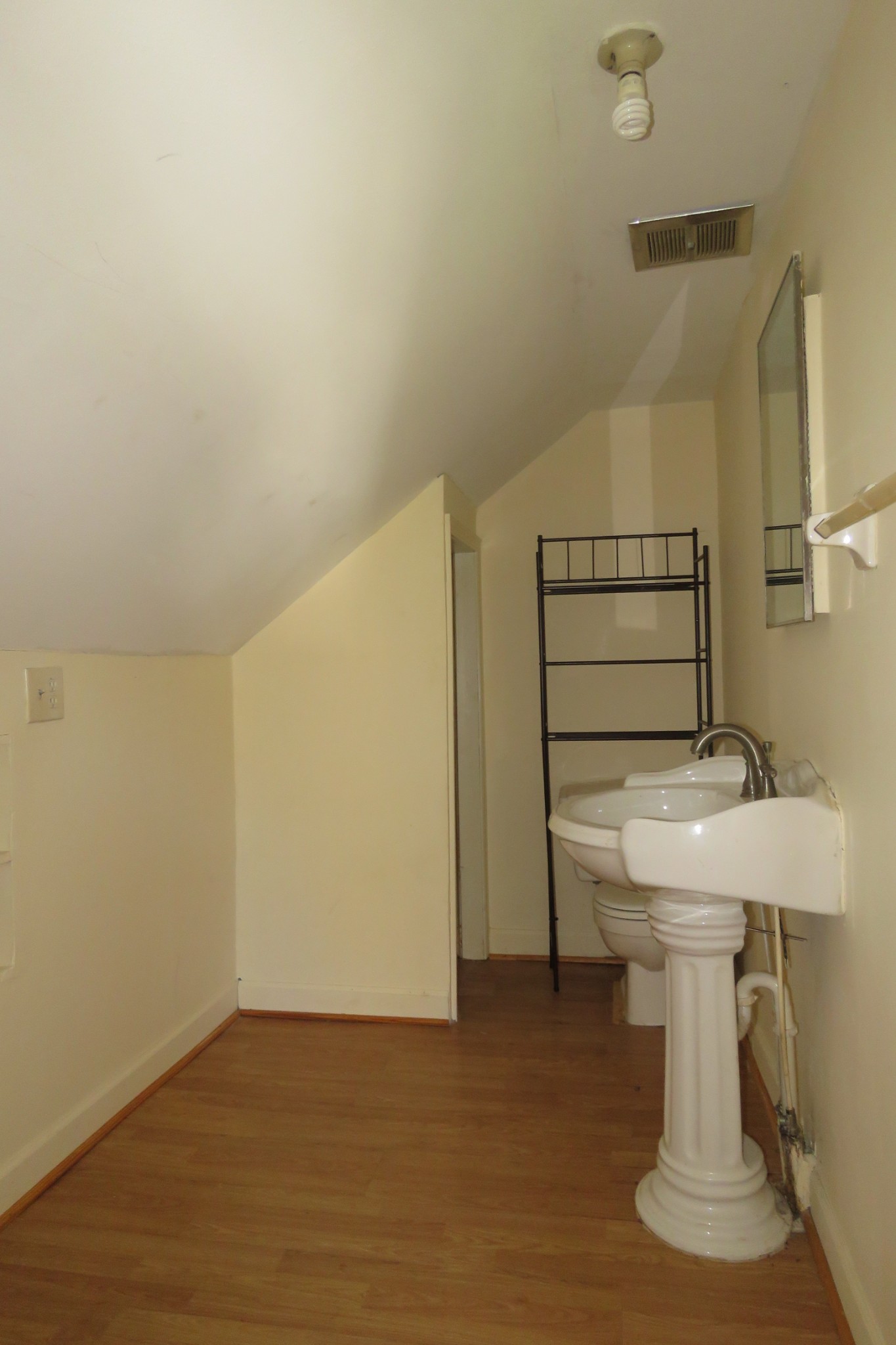 169 Dyer Ridge Road Baxter, TN 38544 - Photo 14 of 25 a bathroom with a sink toilet and shower