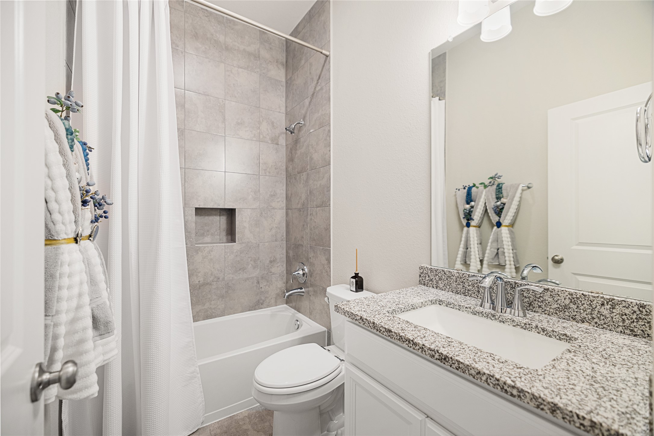 15611 Rising Wren Court Conroe, TX 77302 - Photo 28 of 41 Secondary Bathroom