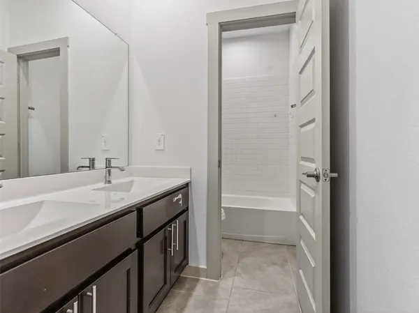 $3,750 | 818 Kingwood Drive, League City, TX 77573