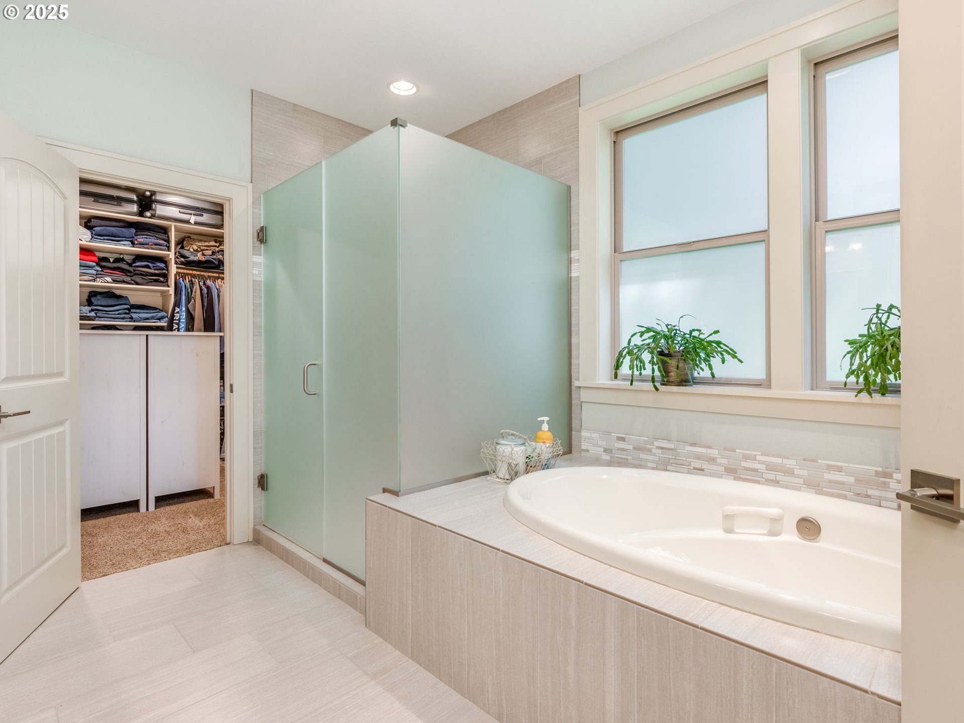 20321 Olmstead Road Northeast Aurora, OR 97002 - Photo 27 of 45 a bathroom with a tub a sink and a window