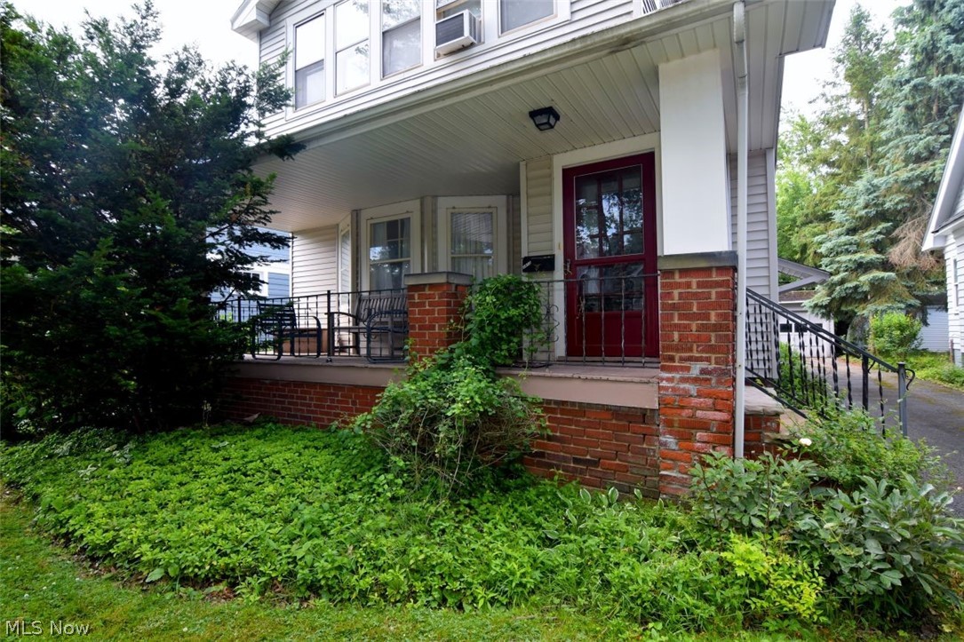 3812 Summit Park Road Cleveland Heights, OH 44121 - Photo 2 of 32 Gallery Image 2