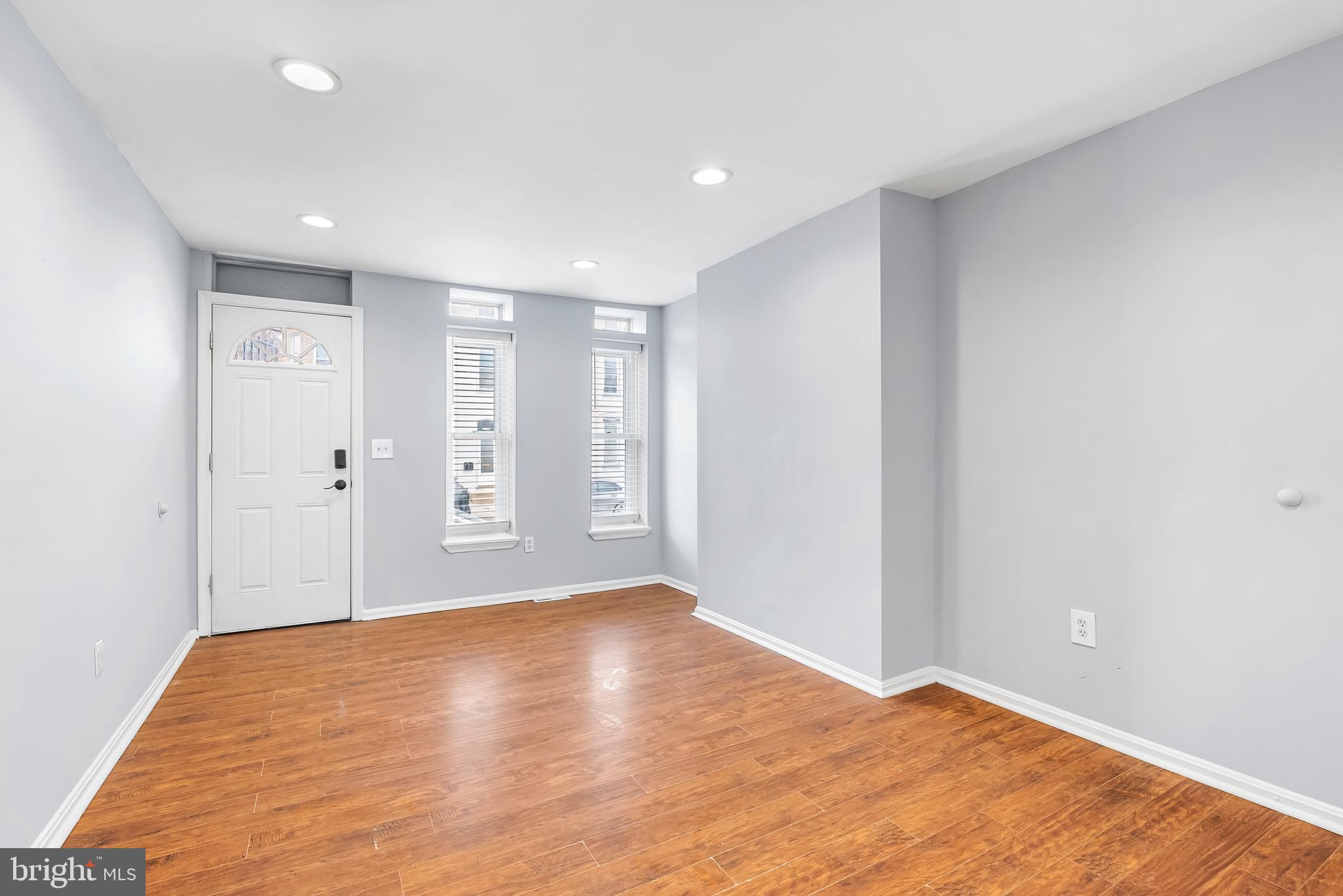 1145 West Cross Street Baltimore, MD 21230 - Photo 7 of 40 Living Room