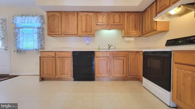 337 East Ridge Drive Hagerstown, MD 21740 - Photo 4 of 17 a kitchen with stainless steel appliances granite countertop a refrigerator and a stove