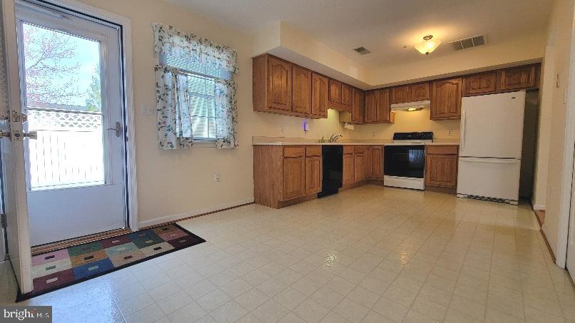 337 East Ridge Drive Hagerstown, MD 21740 - Photo 6 of 17 a kitchen with a refrigerator and a sink