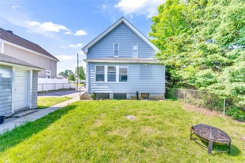 $1,900 | 86 Woodward Avenue, Unit 2, East Providence, RI 02914