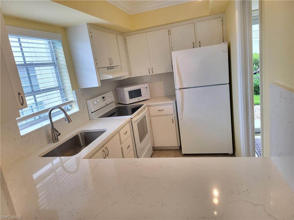 5 High Point Circle West, Unit 104 Naples, FL 34103 - Photo 3 of 40