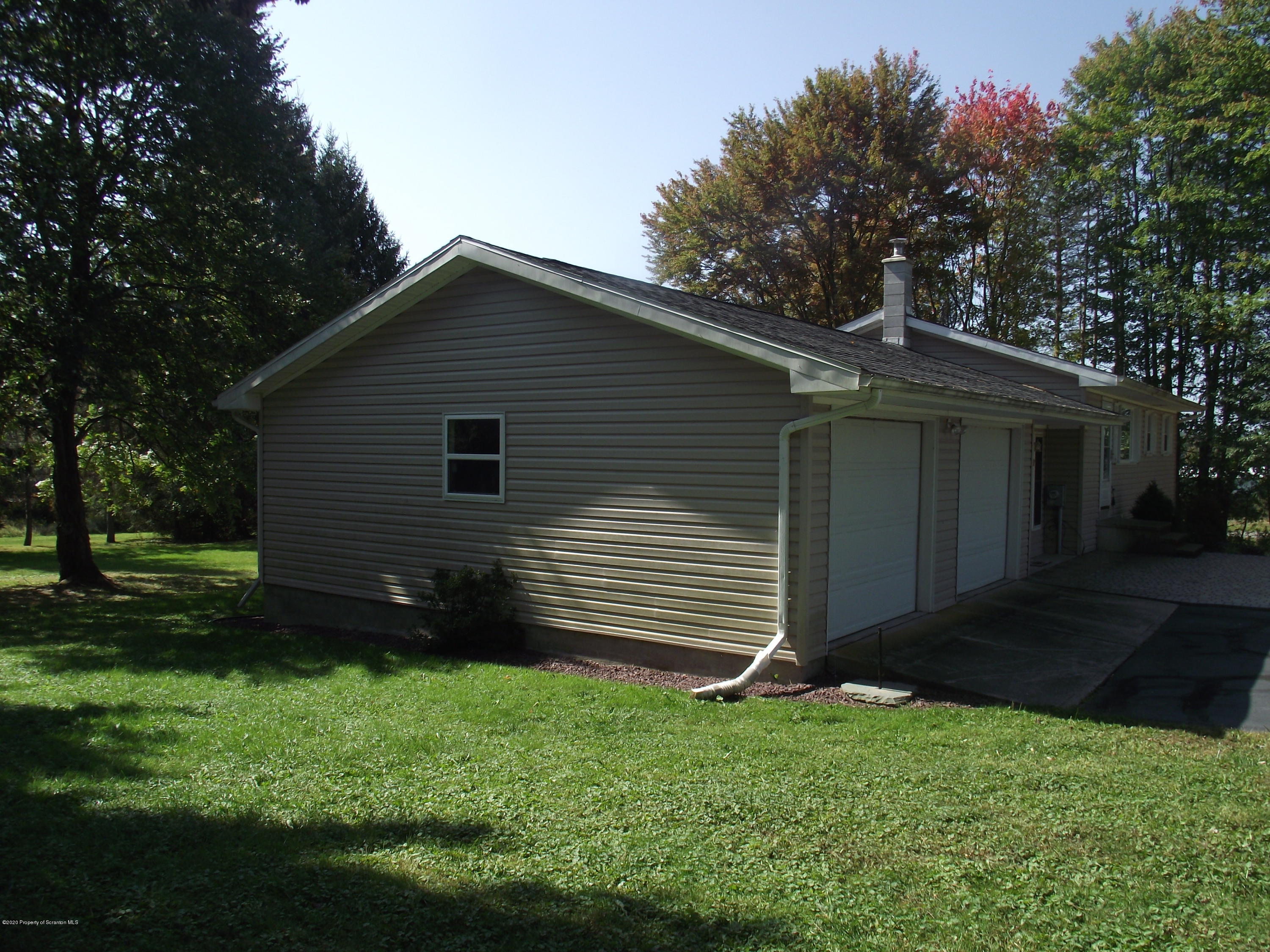 1639 Falls Road Clarks Summit, PA 18411 - Photo 4 of 23 Gallery Image 4