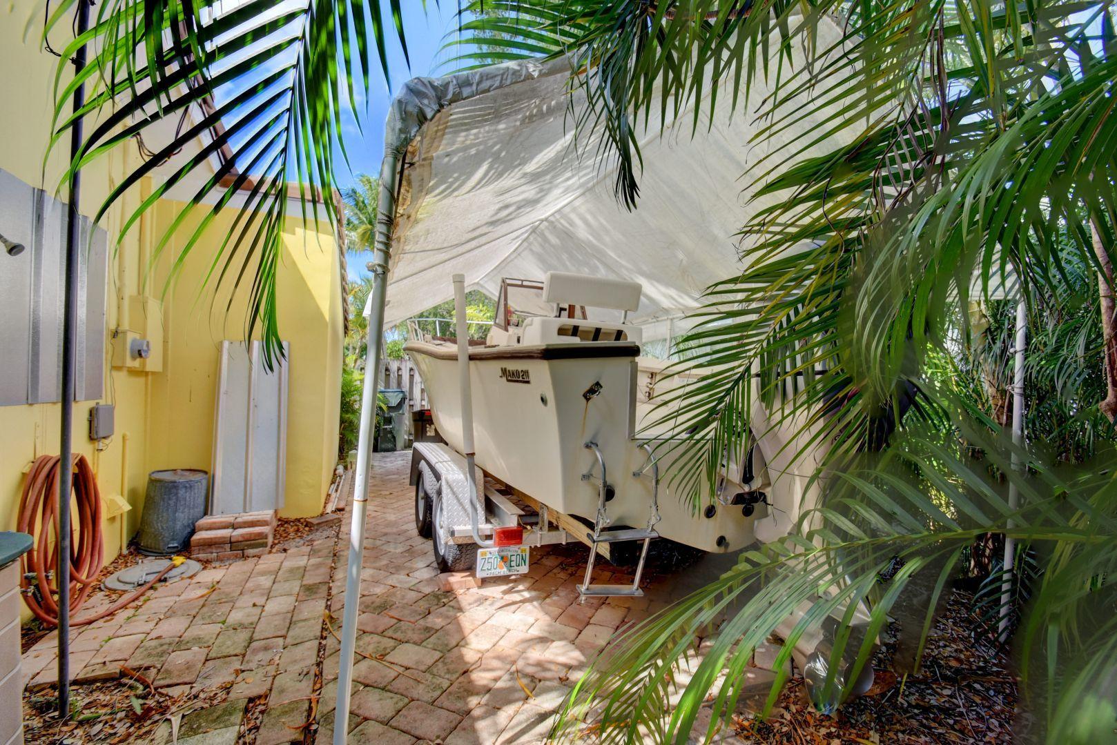 698 Southwest 4th Street Boca Raton, FL 33486 - Photo 13 of 52 Side yard for boat