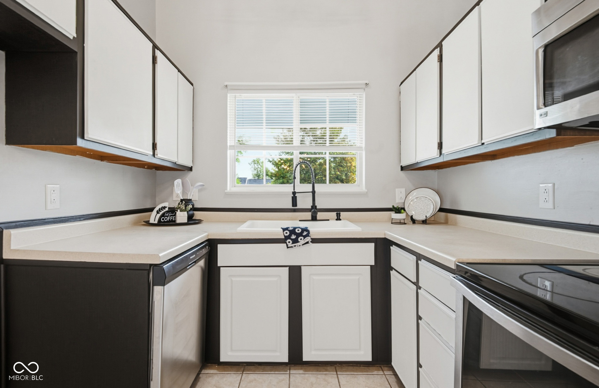 8312 Devonshire Road Columbus, IN 47201 - Photo 14 of 38