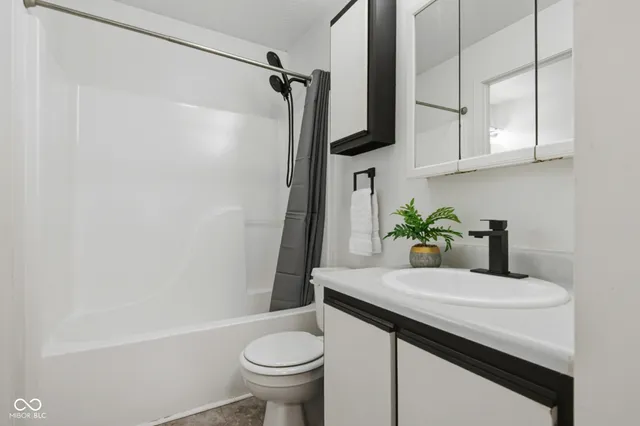 $229,000 | 8312 Devonshire Road, Columbus, IN 47201