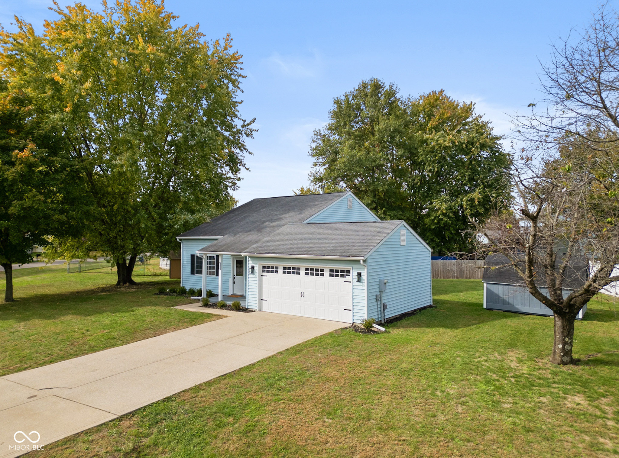 8312 Devonshire Road Columbus, IN 47201 - Photo 3 of 38