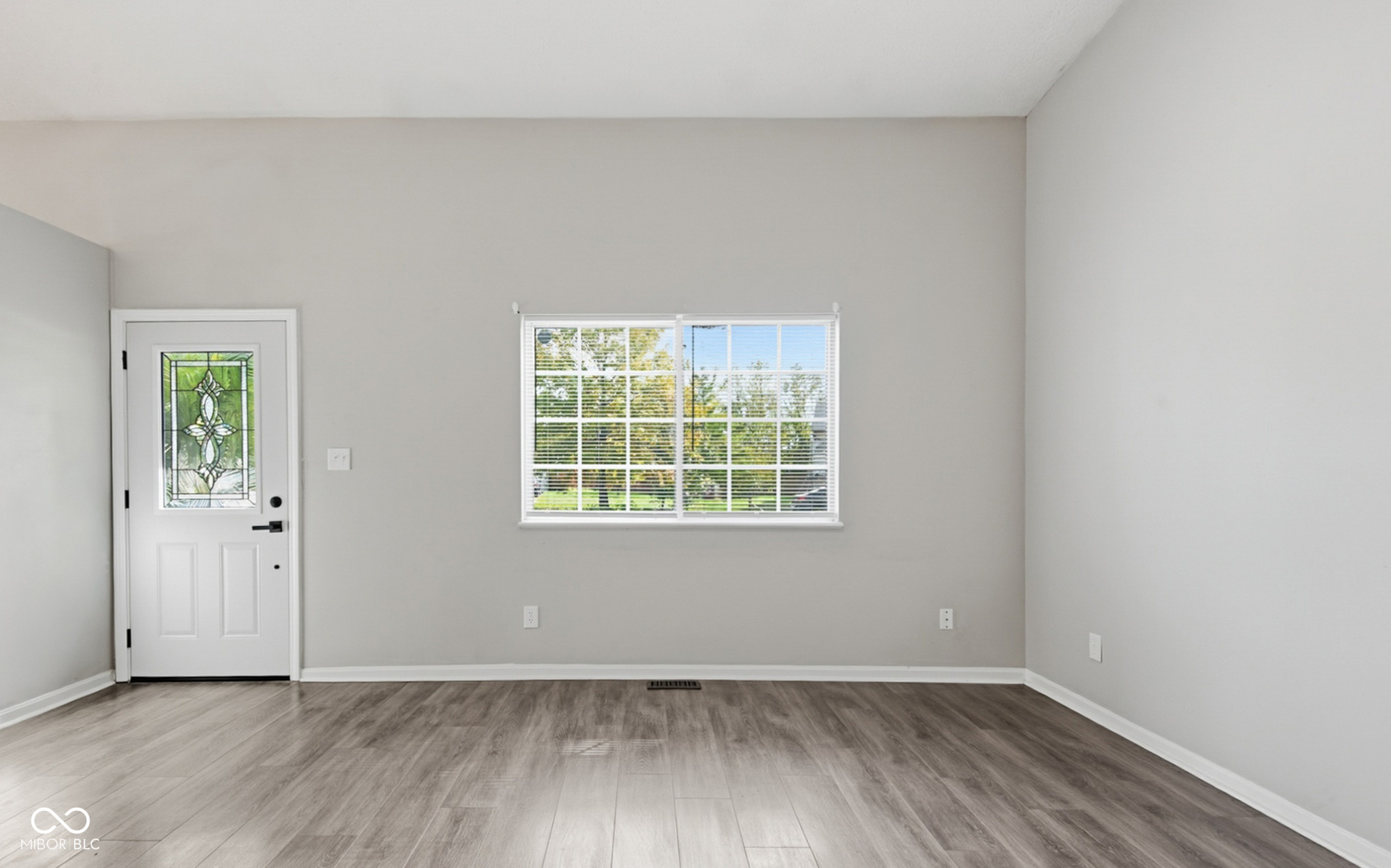 8312 Devonshire Road Columbus, IN 47201 - Photo 6 of 38