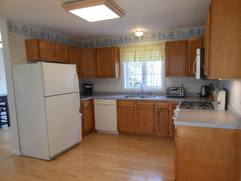 38 Oak Hill Road Concord, NH 03301 - Photo 7 of 36