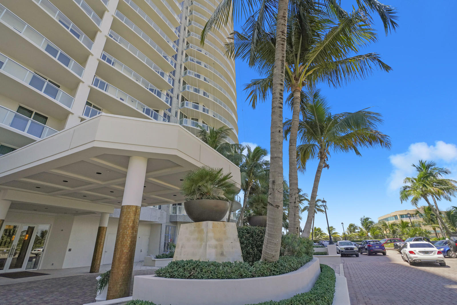 01_Image_1_of_52_mls