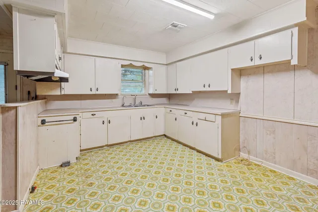 $119,000 | 141 Spanish Moss Lane, Jennings, LA 70546