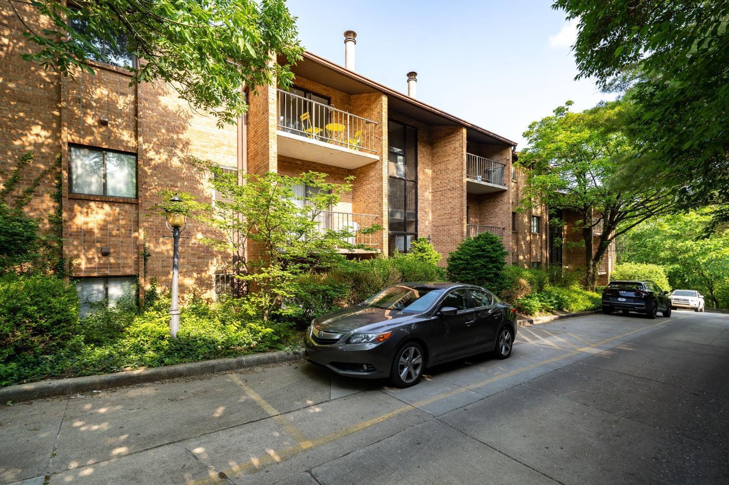 522 Riddle Road, Unit 23 Cincinnati, OH 45220 - Photo 1 of 25 Gallery Image 1