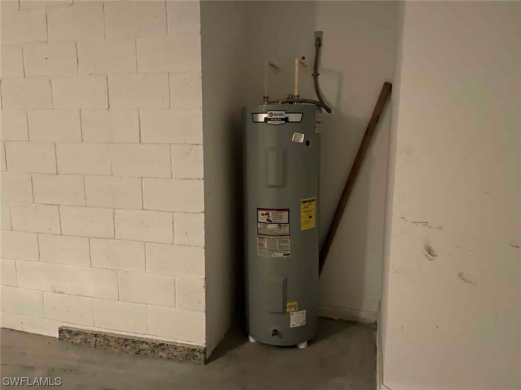 4369 Dutchess Park Road Fort Myers, FL 33916 - Photo 8 of 18 a view of entryway