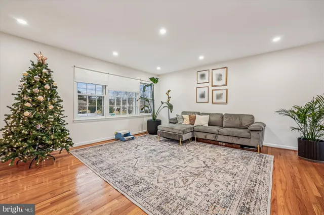 $4,950 | 11712 Seven Locks Road, Potomac, MD 20854