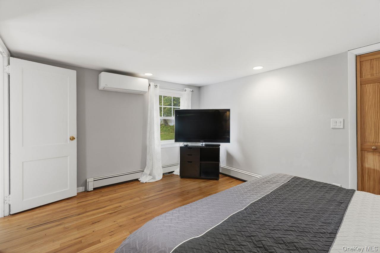 5 Adair Road Cortlandt Manor, NY 10567 - Photo 15 of 36 First floor bedroom