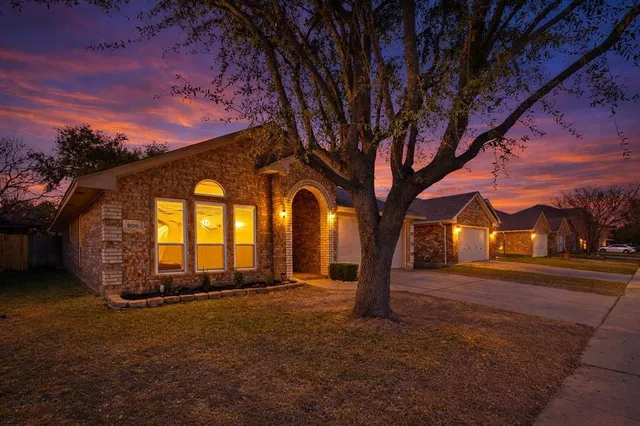 $310,000 | 908 Churchhill Drive, Saginaw, TX 76131