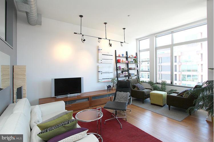 1390 V Street Northwest, Unit 403 Washington, DC 20009 - Photo 3 of 19 Living Room
