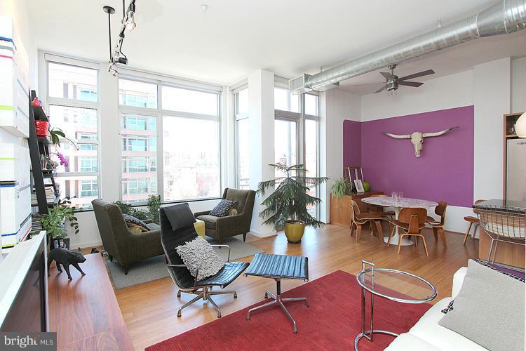 1390 V Street Northwest, Unit 403 Washington, DC 20009 - Photo 4 of 19 Living Room