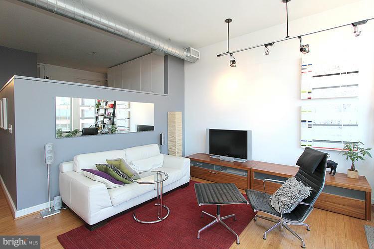 1390 V Street Northwest, Unit 403 Washington, DC 20009 - Photo 6 of 19 Living Room