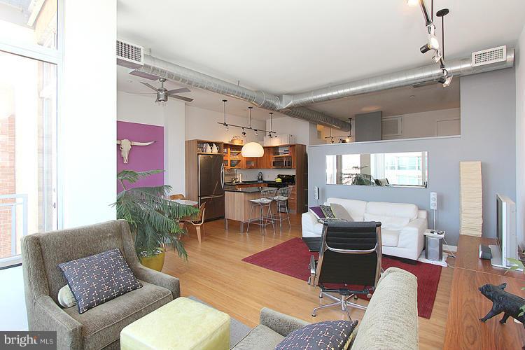 1390 V Street Northwest, Unit 403 Washington, DC 20009 - Photo 7 of 19 Living Room