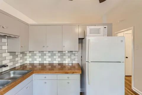 $1,200 | 1016 Chevy Chase Drive, San Antonio, TX 78209