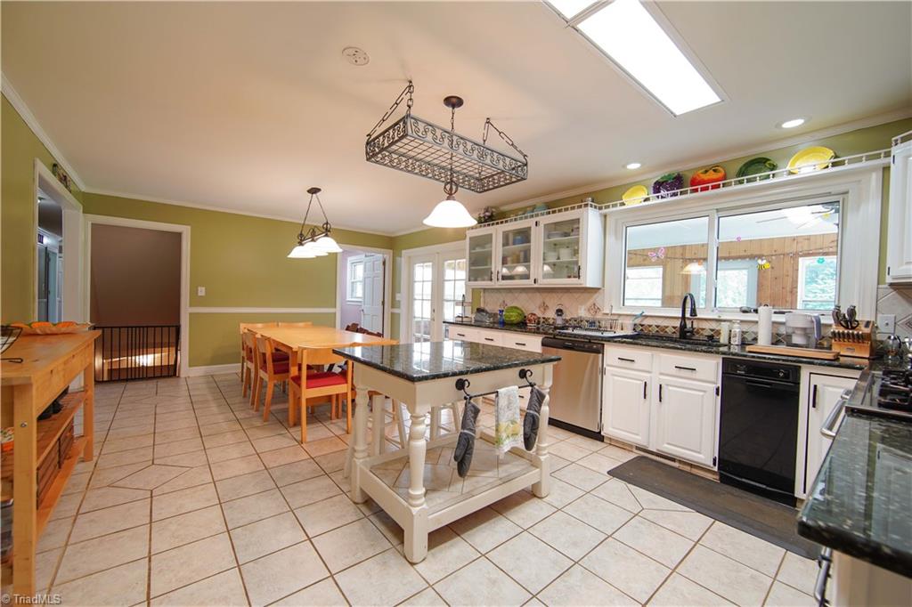 5376 Bunch Road Summerfield, NC 27358 - Photo 9 of 45 Sprawling eat-in kitchen!